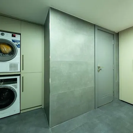 The Sea Cliff Signature