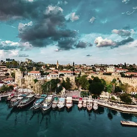 The Sea Cliff Signature *