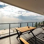 The Sea Cliff Signature *